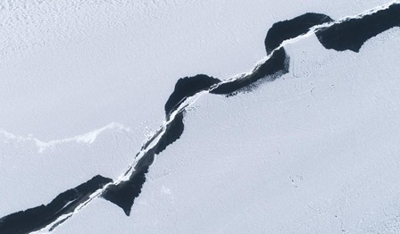 Image of a giant crack in a glacier