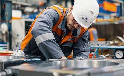 Wärtsilä service employee at work