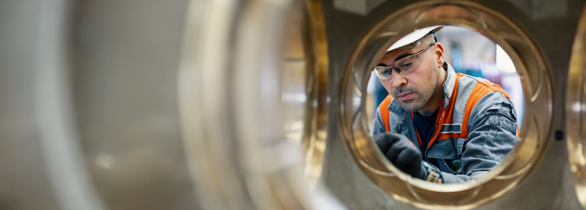 Wärtsilä employee during maintenance work