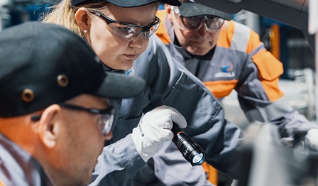 Wärtsilä service staff