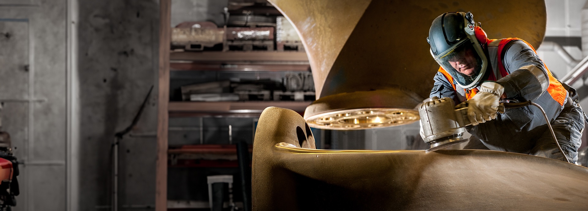 Wärtsilä service employee working on a propeller