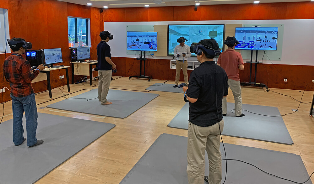 Wärtsilä Land and Sea Academy Virtual training in a group