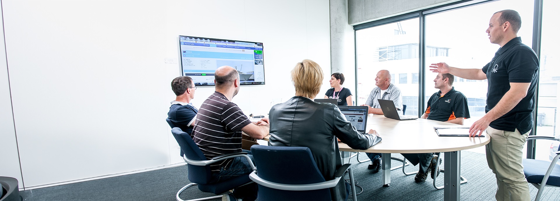 Wärtsilä employees in a meeting situation