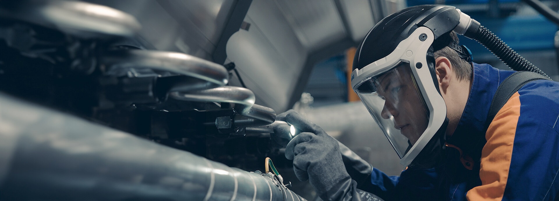 Wärtsilä employee testing equipment