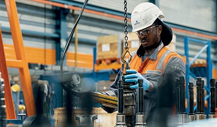 Wärtsilä service employee at work