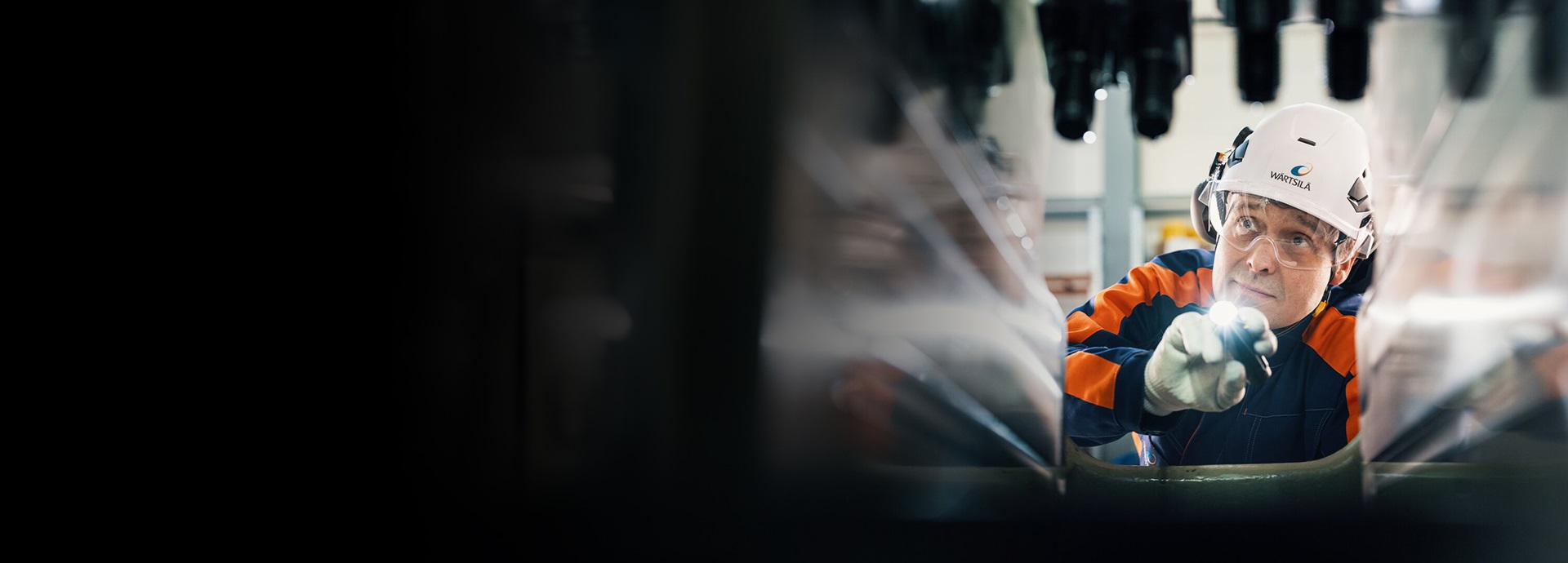 Wärtsilä employee looks inside the engine