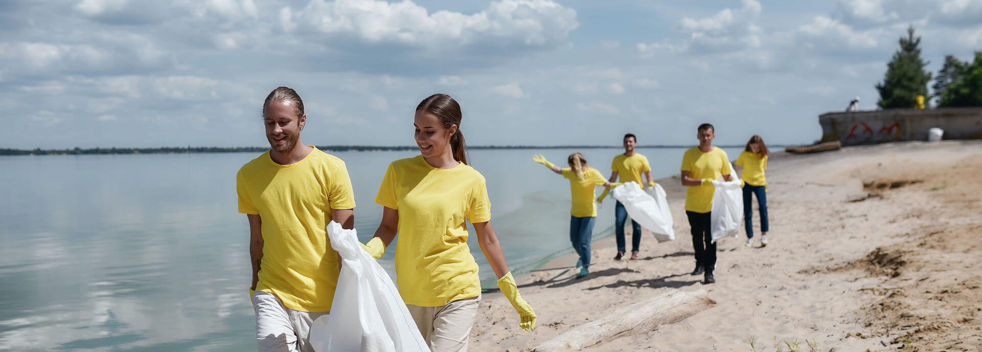 Beach cleanup volunteers