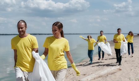 Beach cleanup volunteers