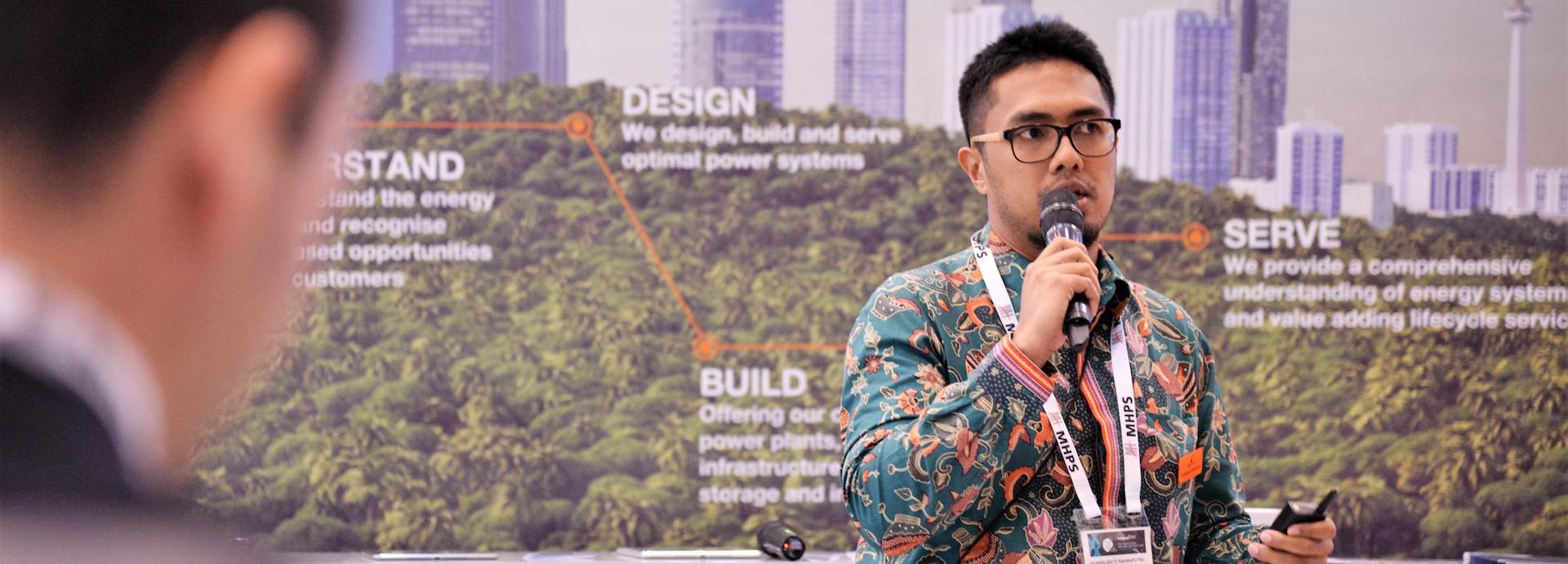 Syawalianto Rahmaputro presenting in Wartsila Booth during Powergen Asia in Jakarta