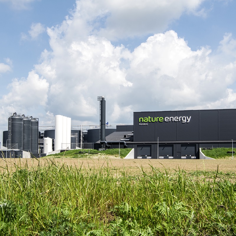 De nye biogassoppgraderingsanleggene som skal installeres i byene Kværs og Köng er likt Korskro-anlegget i Danmark, levert av Wärtsilä i 2018, eid og drevet av Nature Energy. Copyright; Nature Energy, fotograf Claus Haagensen.
