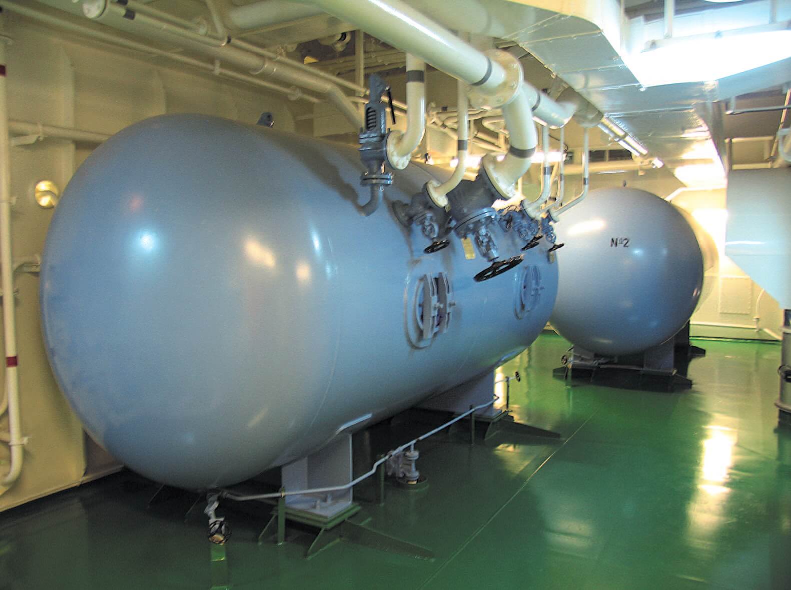 Air receiver, air reservoir