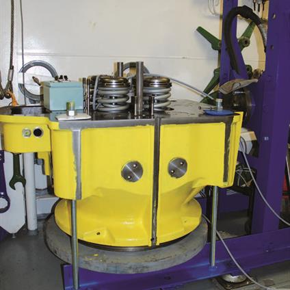 Cylinder head, cylinder cover