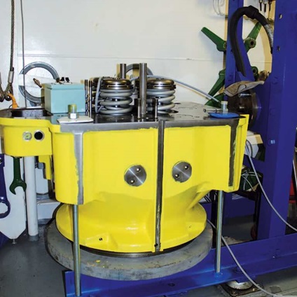 Cylinder head, cylinder cover