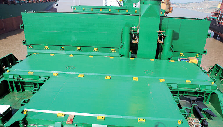 Hatch cover panel seals 
