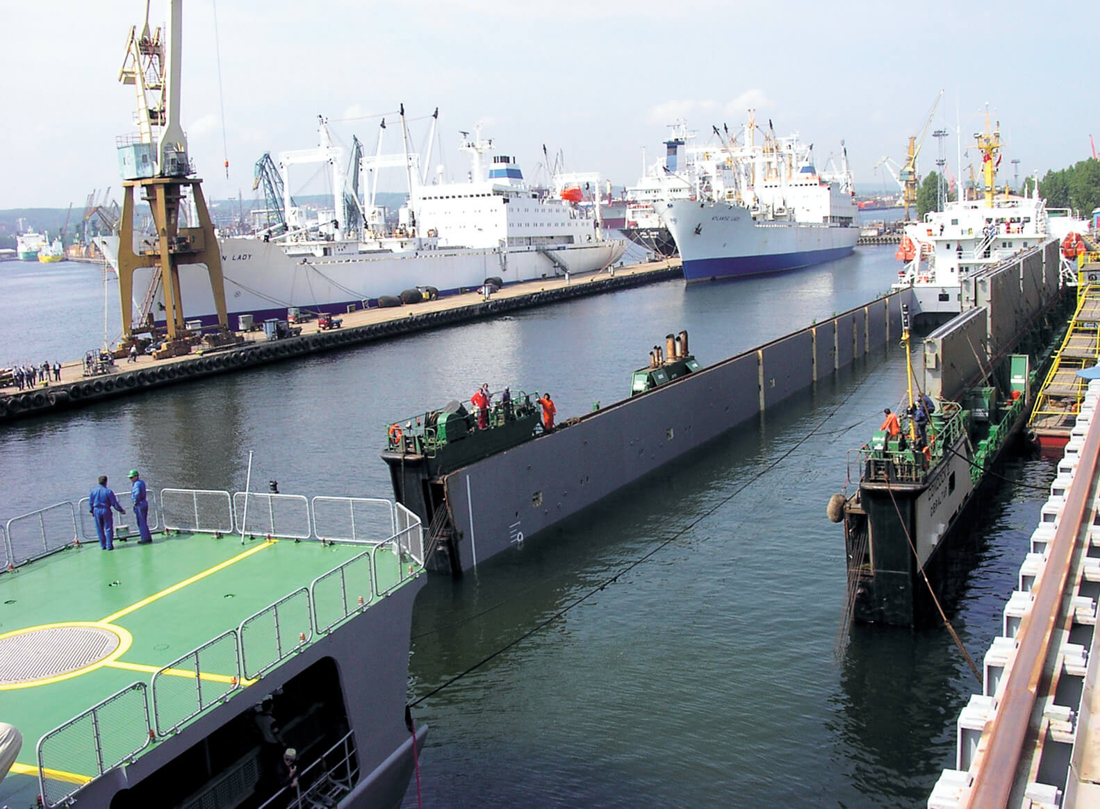Heavy lift ships 