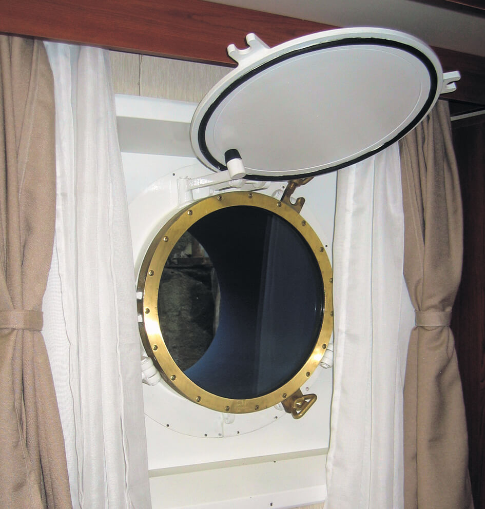 Porthole, port light, sidescuttle