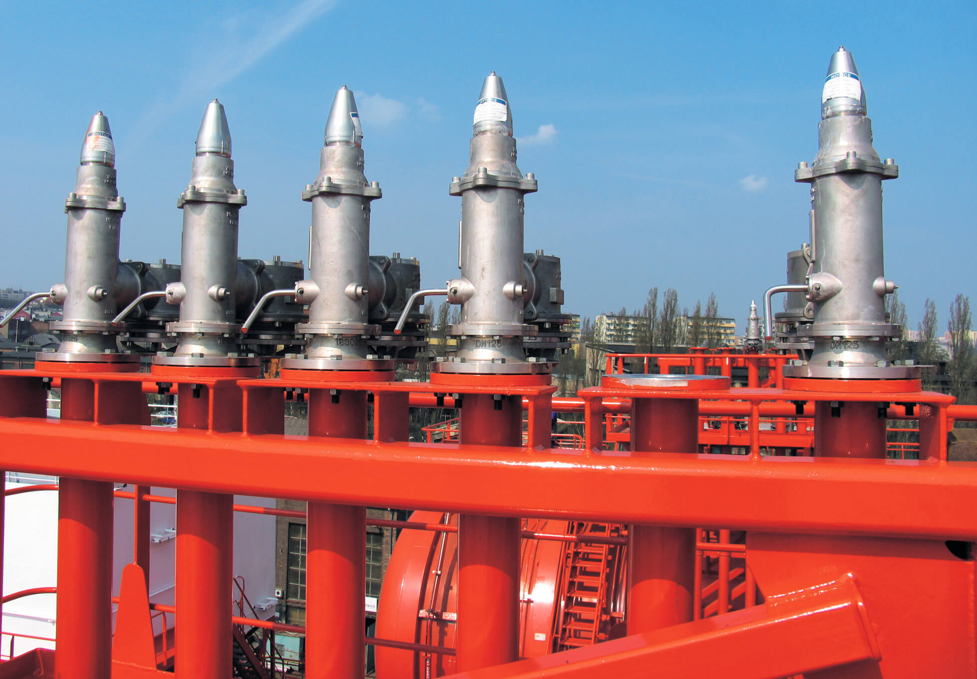 Pressure-vacuum valve (P/V valve)