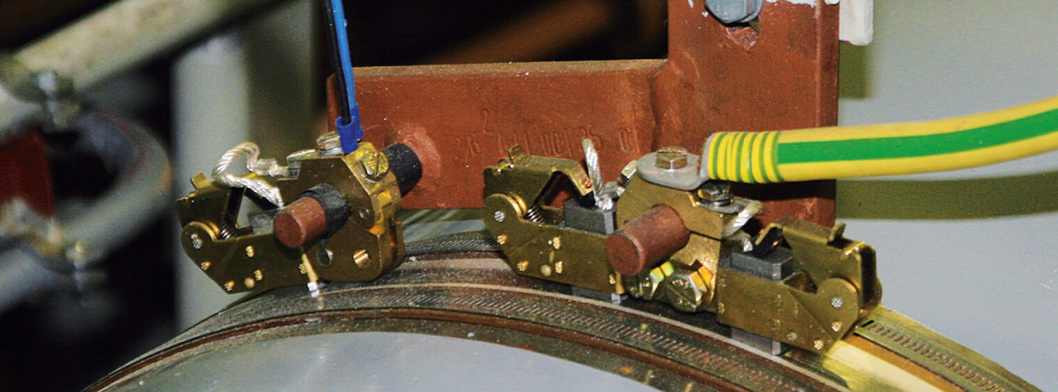 Shaft earthing device