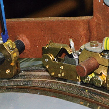 Shaft earthing device