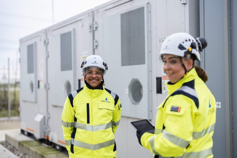 Two engineers in front of an energy storage
