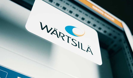 Real-time market participation for solar + storage systems