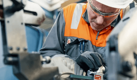 Wärtsilä employee in the workshop