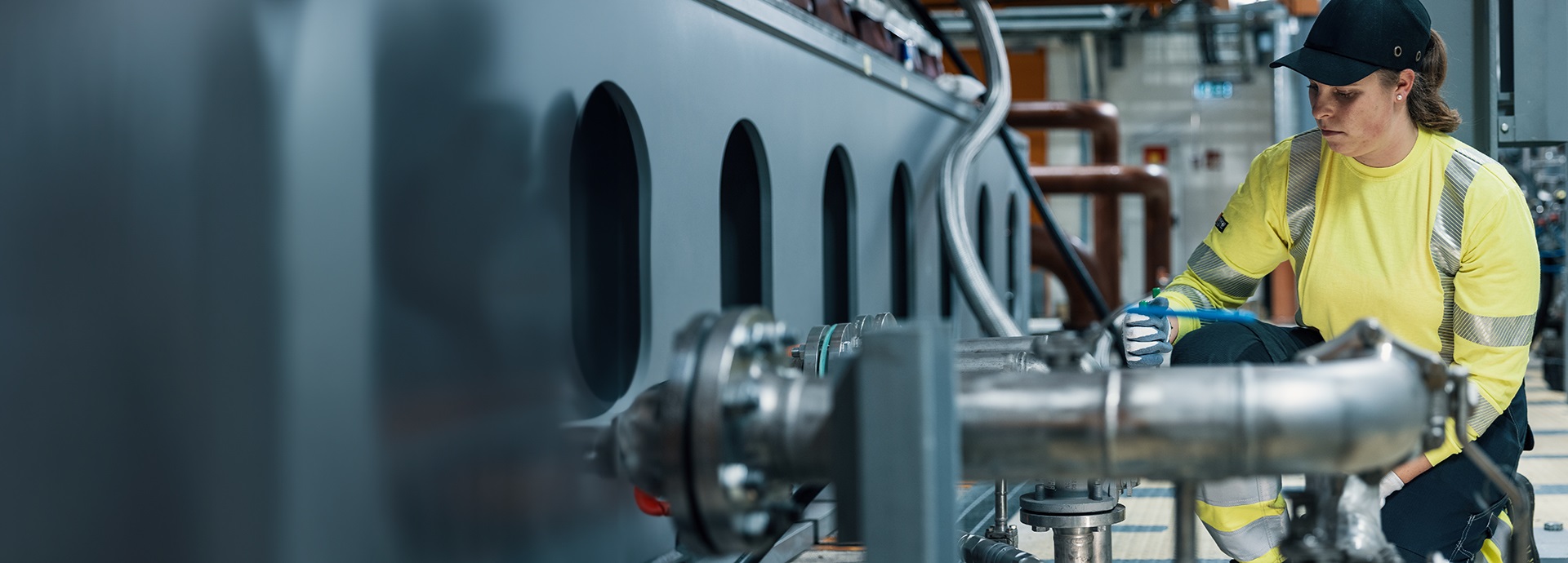 Wärtsilä employee working on an engine