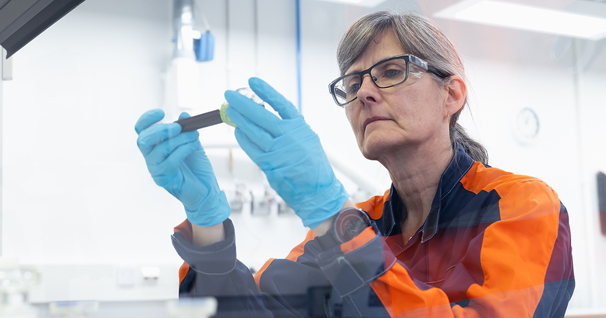 Wärtsilä employee in the testing laboratory