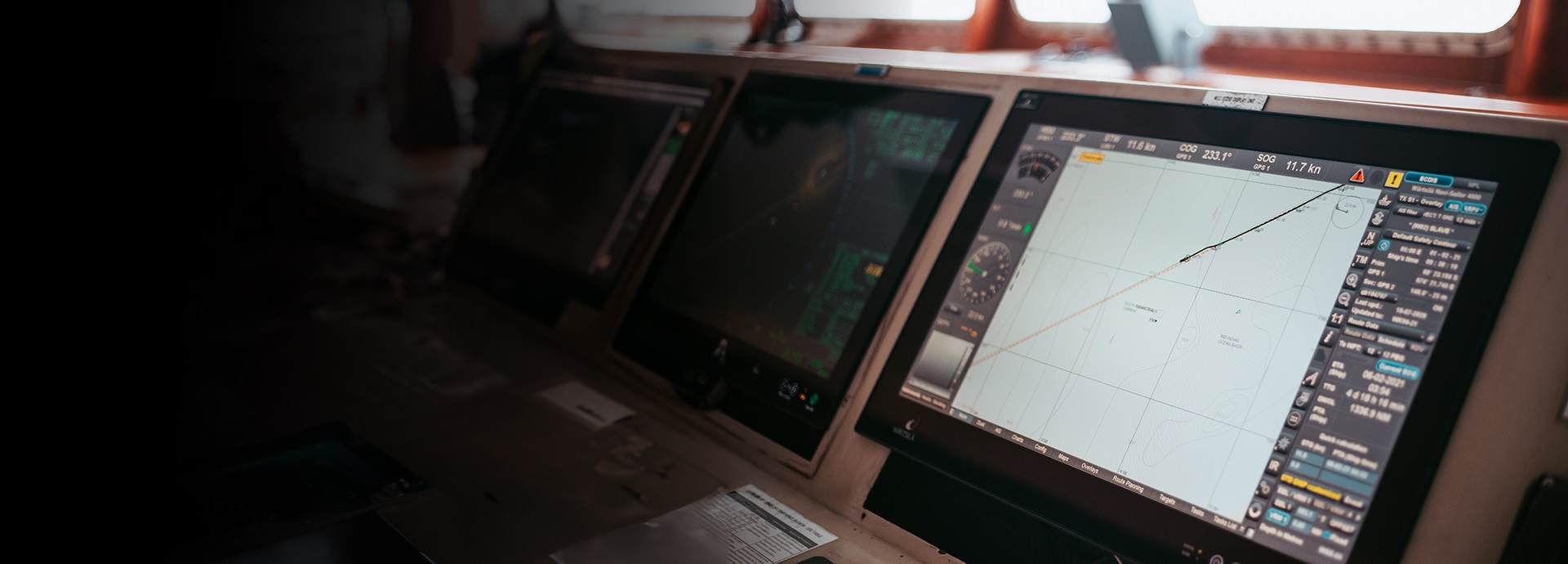 Wärtsilä Navi-Sailor ECDIS console