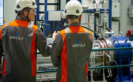 Wärtsilä Service employees in front of a shaft