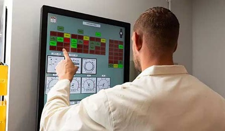 Man stands in front of simulator monitor