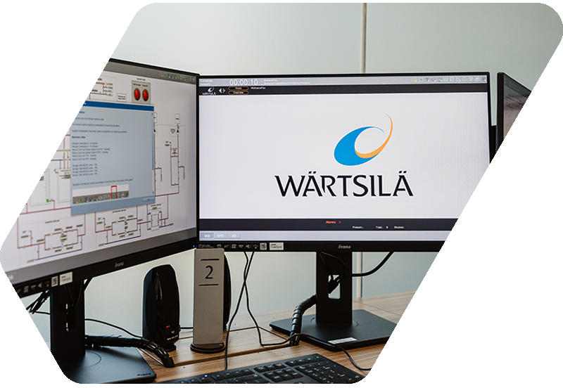 Low-Speed Engine DF Tanker Simulator workstation