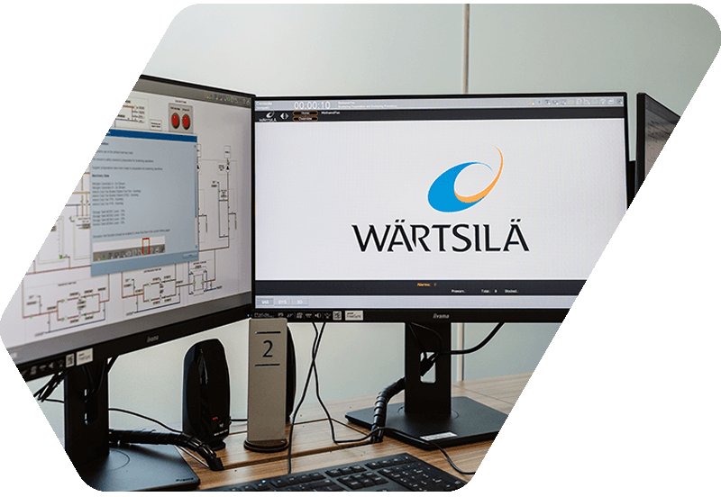 Low-Speed Engine DF Tanker Simulator workstation