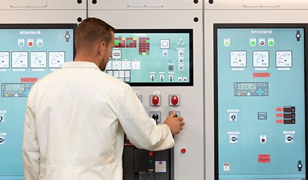 Engine Room Simulator in use