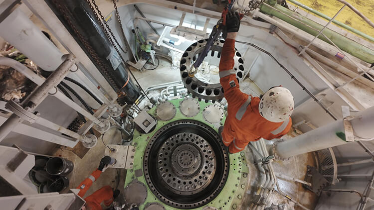 Thruster maintenance on board of Noble V-rig drillships