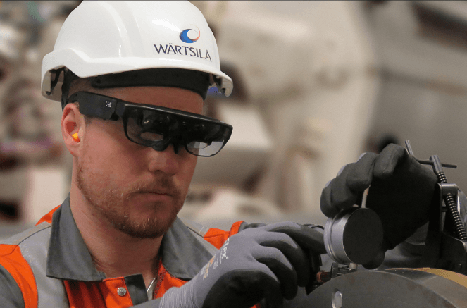 Wärtsilä’s service engineer using smart glasses when carrying out maintenance work. 