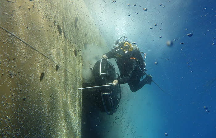 Hull cleaning_