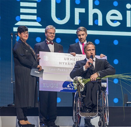 Leo-Pekka Tähti accepted the Philanthropy in Sports award together with Ossi Heinänen from Plan International Finland. The award was given by Atte Palomäki from Wärtsilä and Tuija Talvitie from CMI.