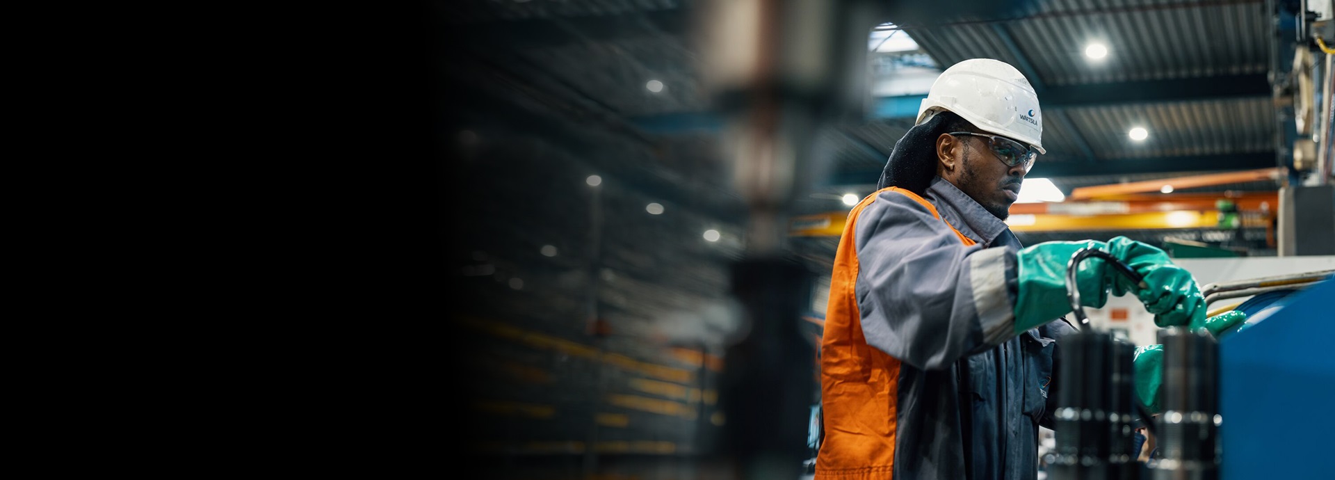 Wärtsilä service employee at work