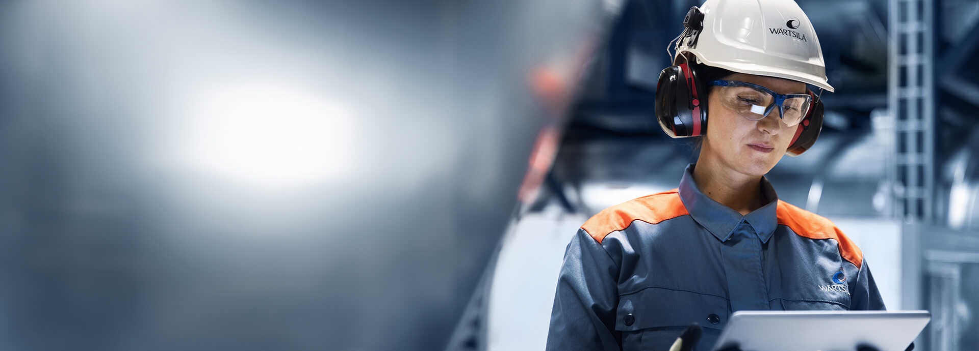 Wärtsilä engineer with tablet at site