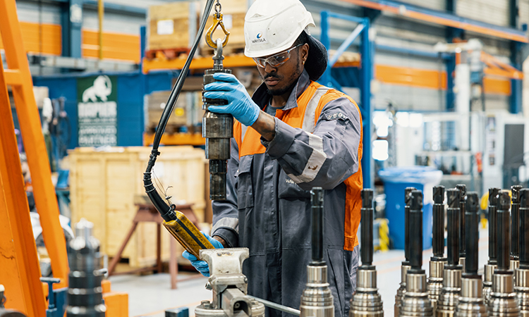 Wärtsilä service employee at work