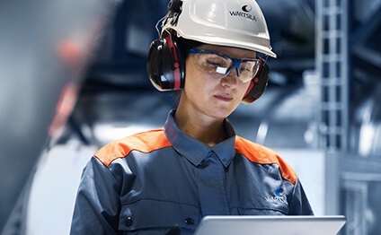 Wärtsilä engineer with tablet at site