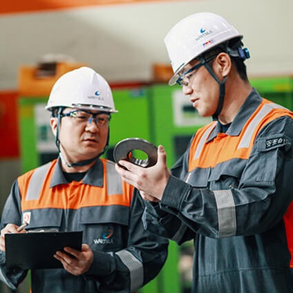 Wärtsilä service employees at work