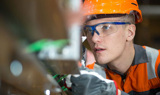 Wärtsilä service employee at work