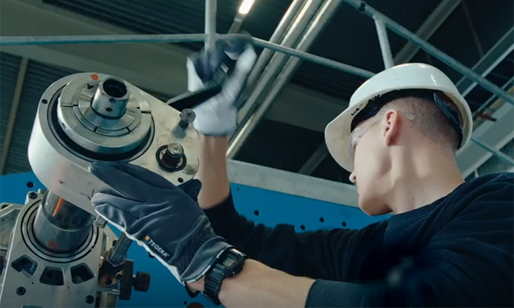 Wärtsilä employee during maintenance work