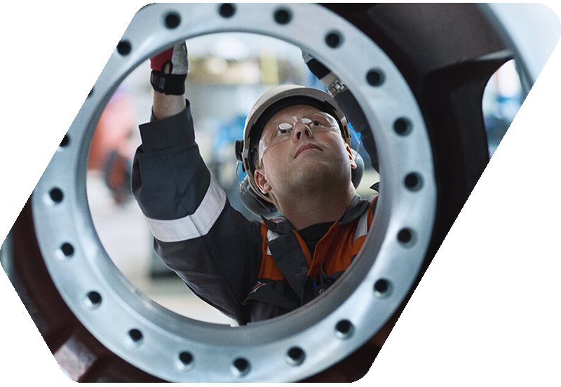 service employee Wärtsilä at work