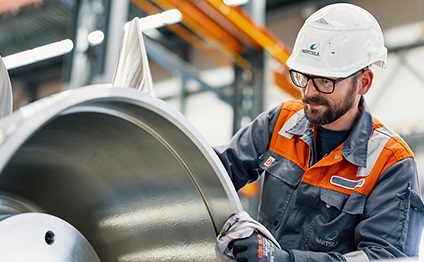Wärtsilä service employee at Schiedam workshop