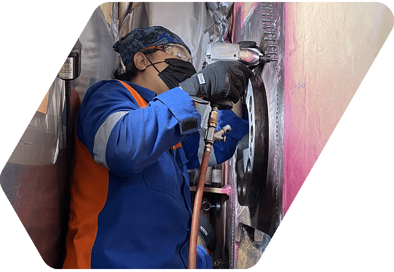 service employee during Metal stitching services