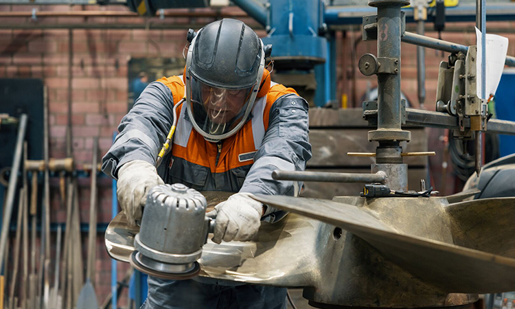 Wärtsilä employee in the workshop