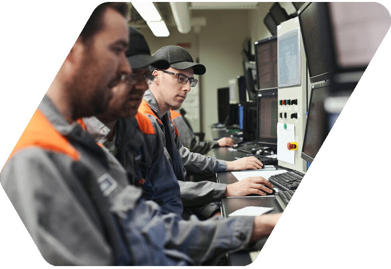 Wärtsilä service employee at work